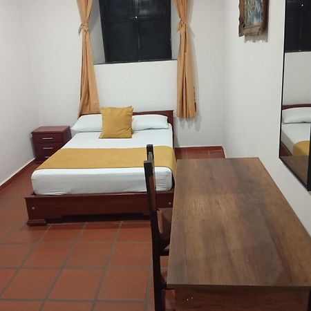 Hotel Colonial San Felipe Girón Esterno foto