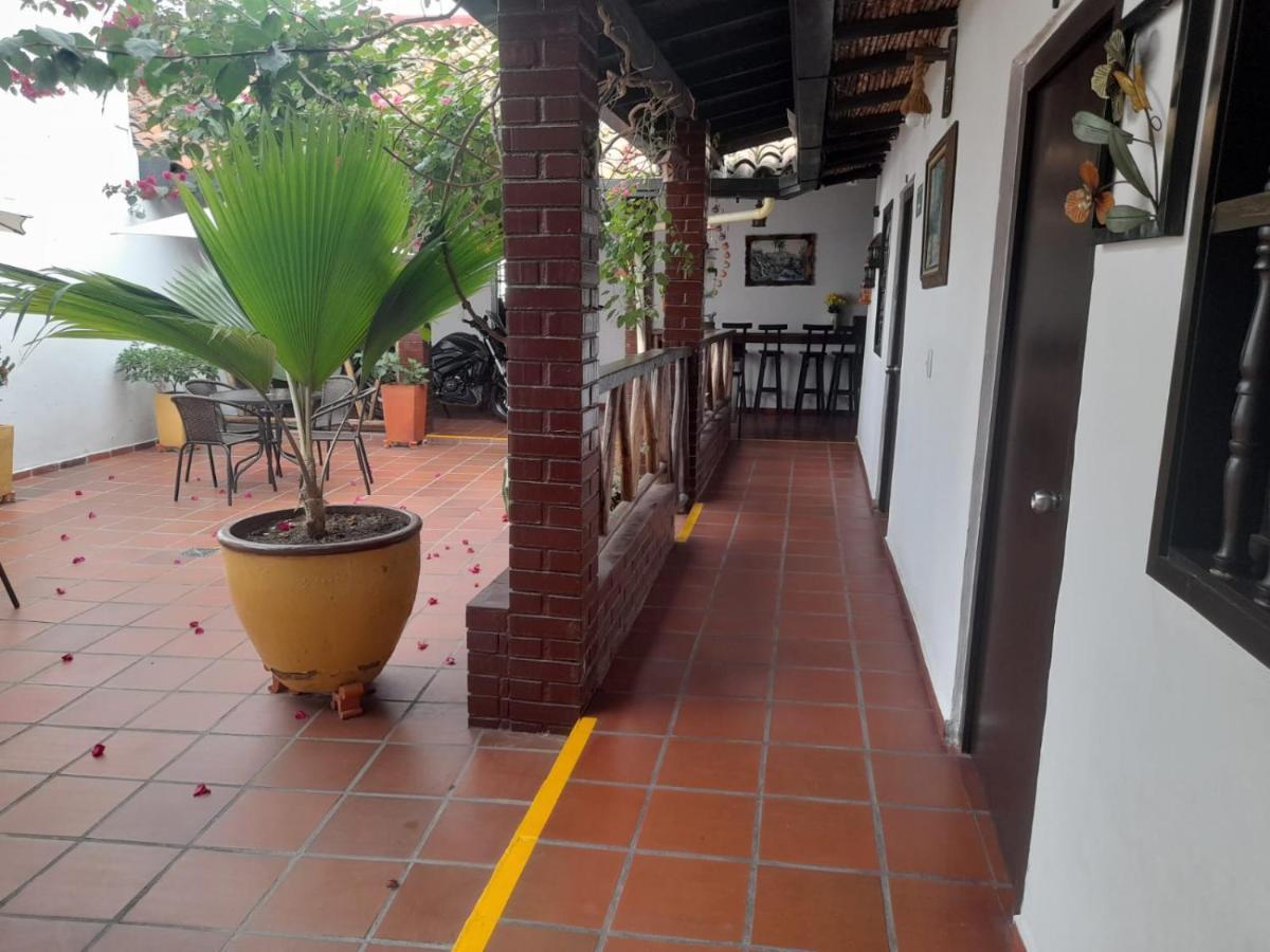Hotel Colonial San Felipe Girón Esterno foto