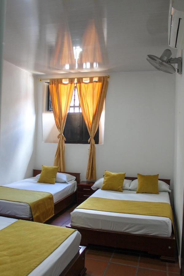 Hotel Colonial San Felipe Girón Esterno foto