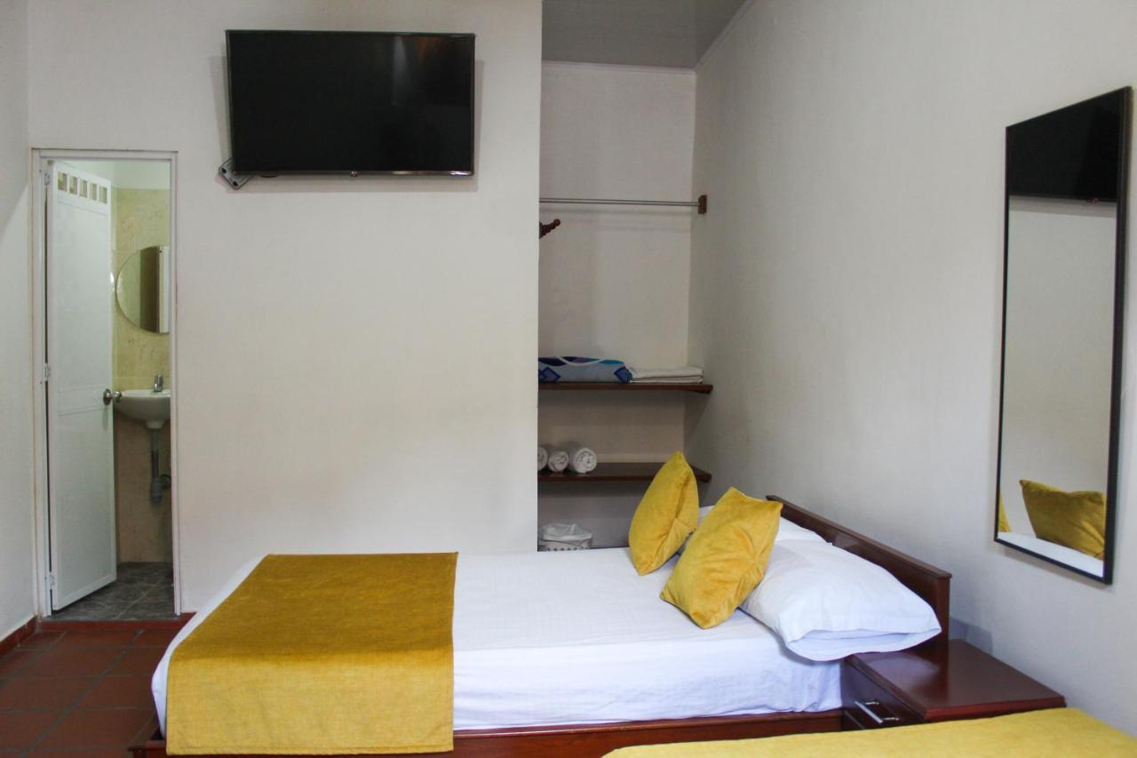 Hotel Colonial San Felipe Girón Esterno foto