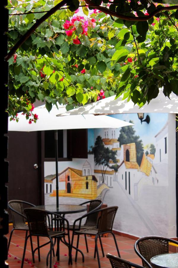 Hotel Colonial San Felipe Girón Esterno foto