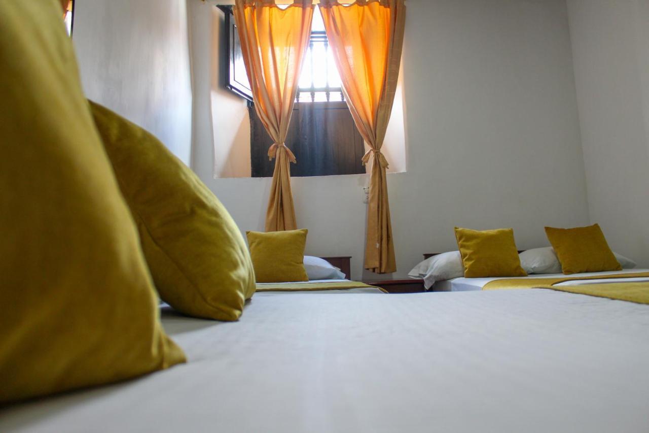 Hotel Colonial San Felipe Girón Esterno foto