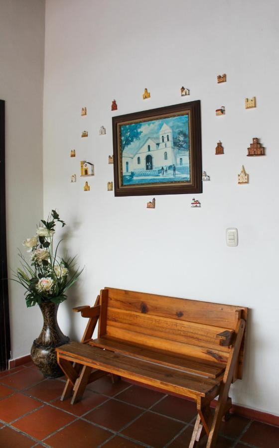 Hotel Colonial San Felipe Girón Esterno foto