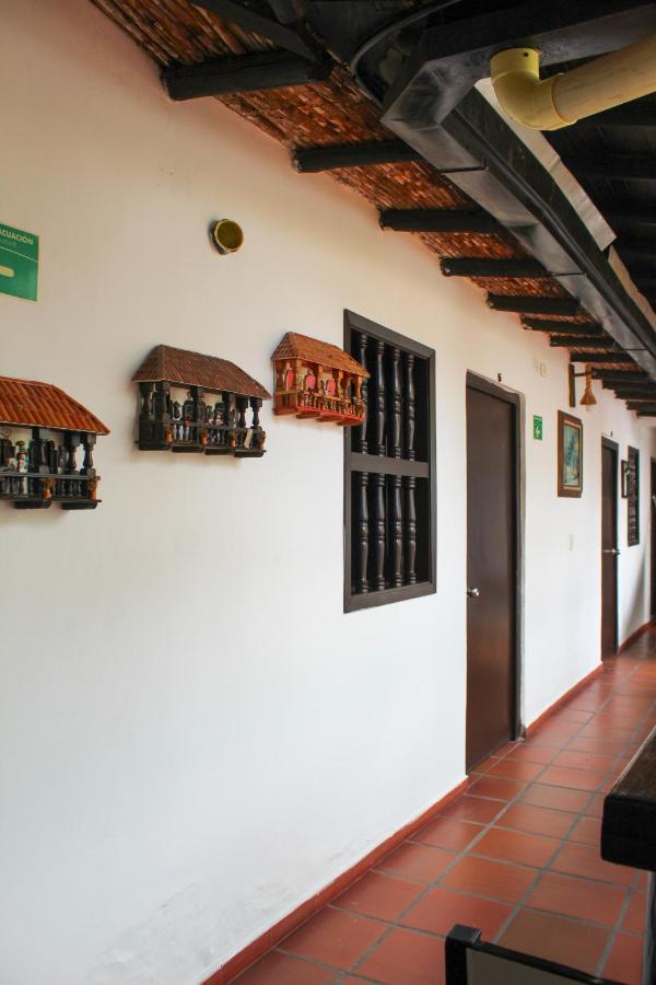 Hotel Colonial San Felipe Girón Esterno foto