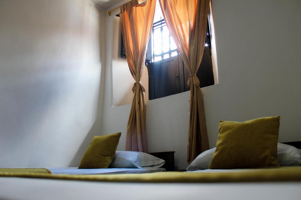 Hotel Colonial San Felipe Girón Esterno foto