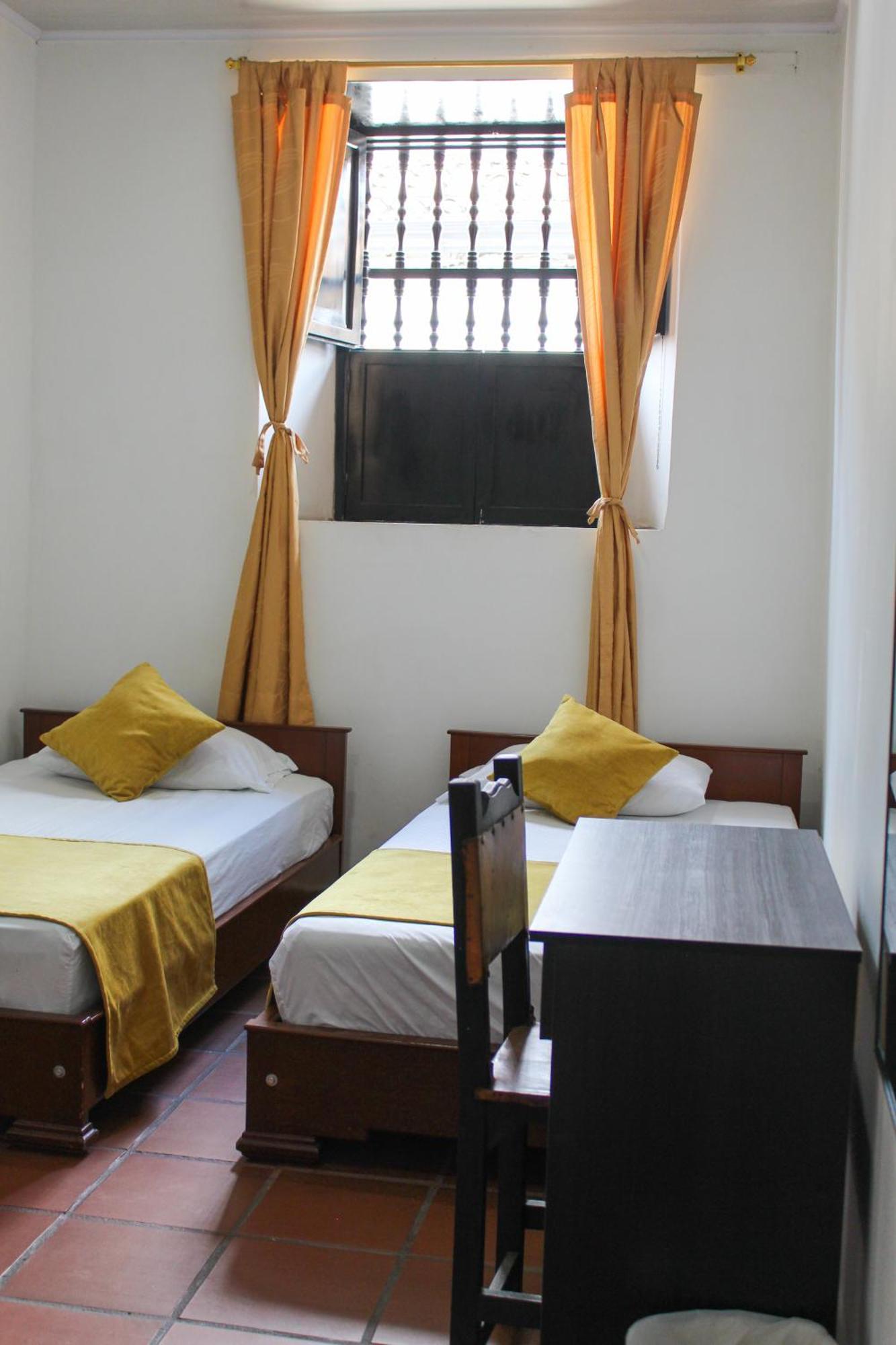 Hotel Colonial San Felipe Girón Esterno foto