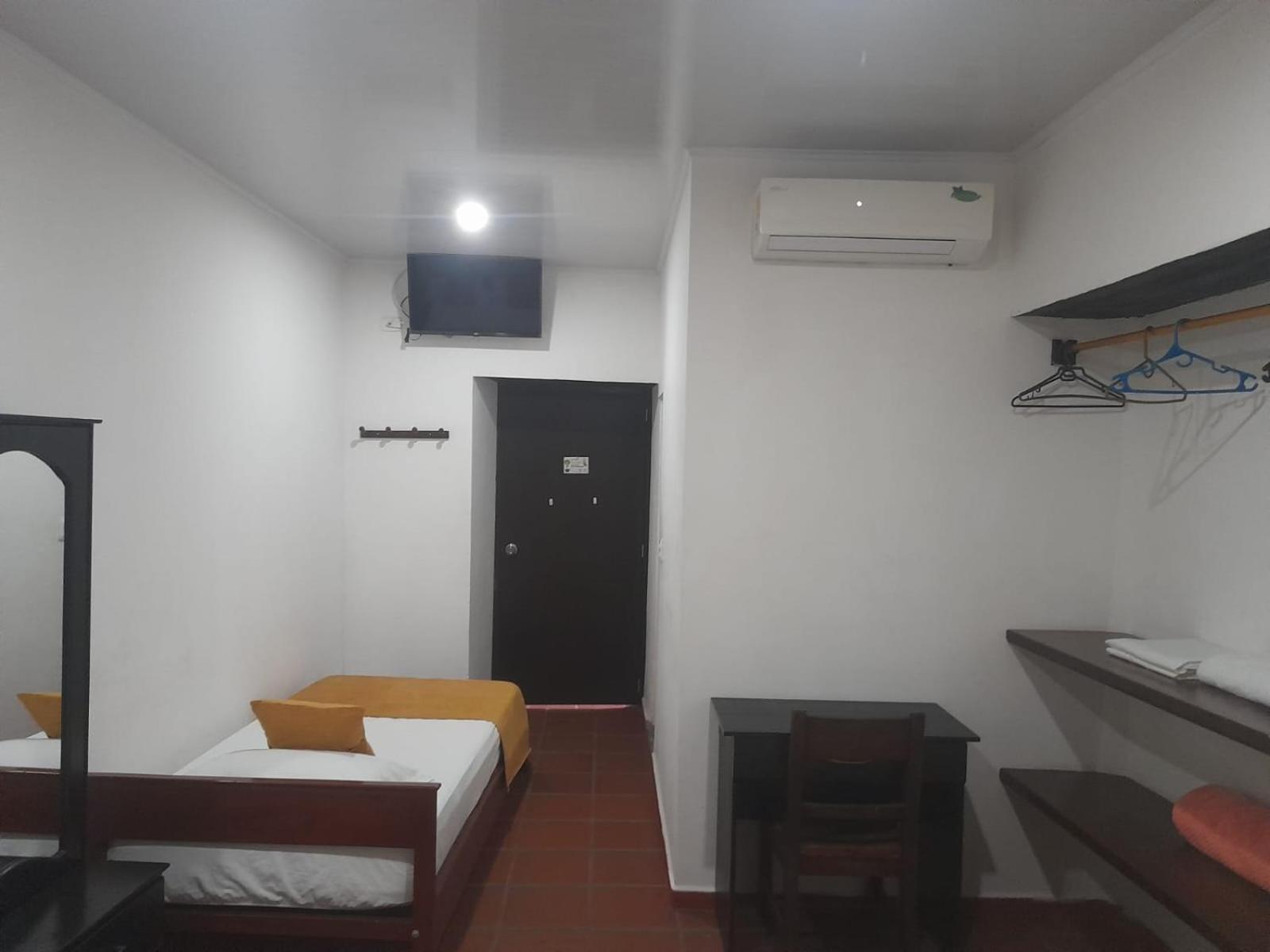 Hotel Colonial San Felipe Girón Esterno foto