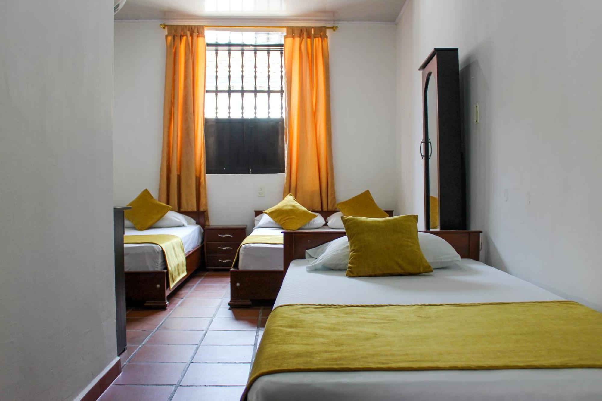 Hotel Colonial San Felipe Girón Esterno foto