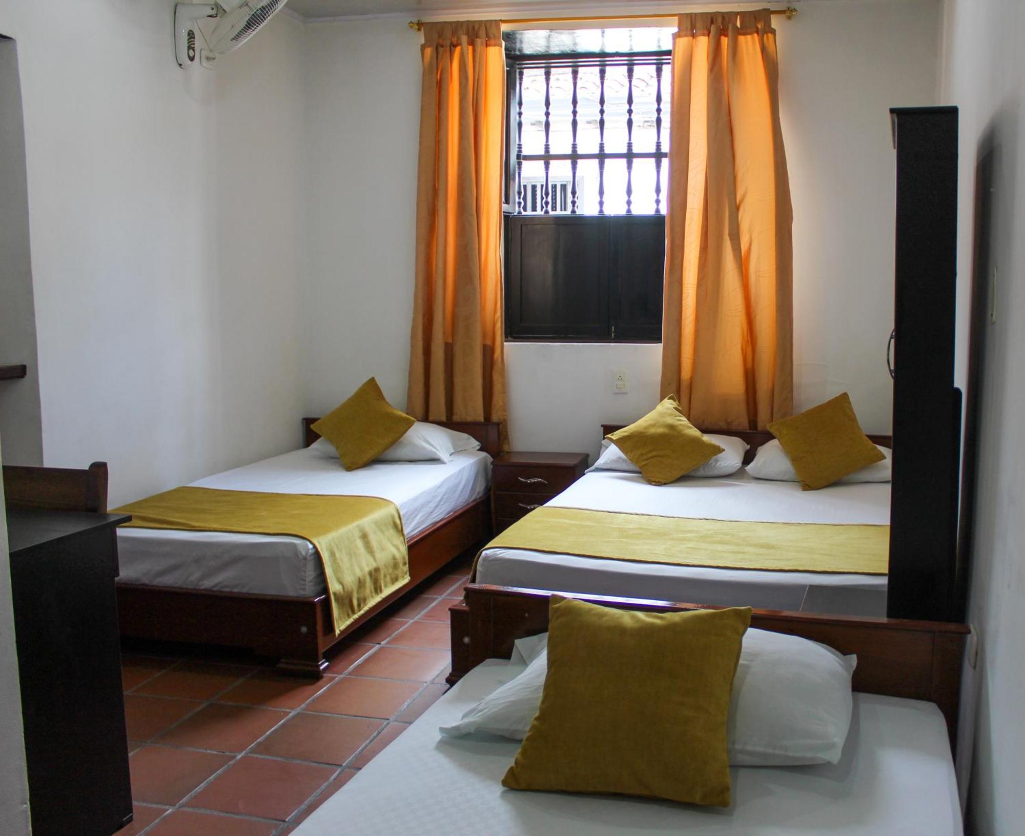 Hotel Colonial San Felipe Girón Esterno foto