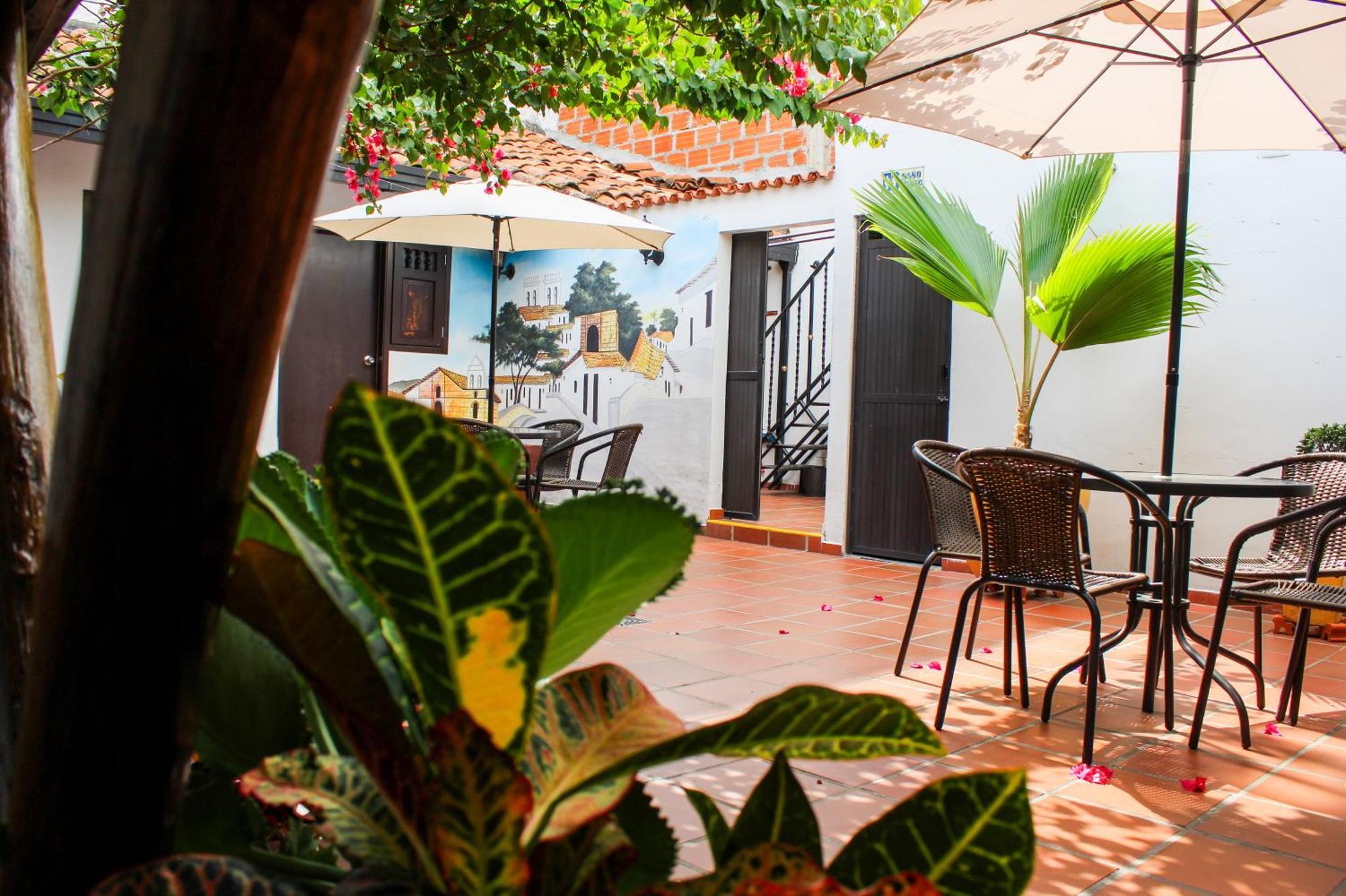 Hotel Colonial San Felipe Girón Esterno foto