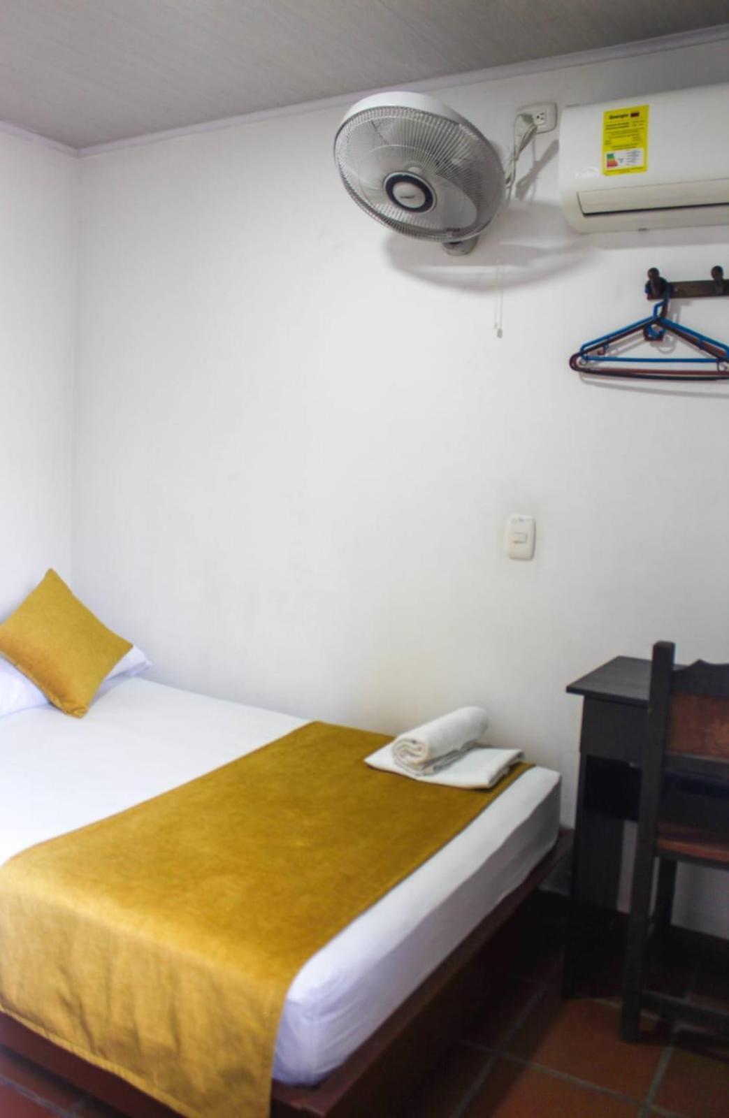 Hotel Colonial San Felipe Girón Esterno foto